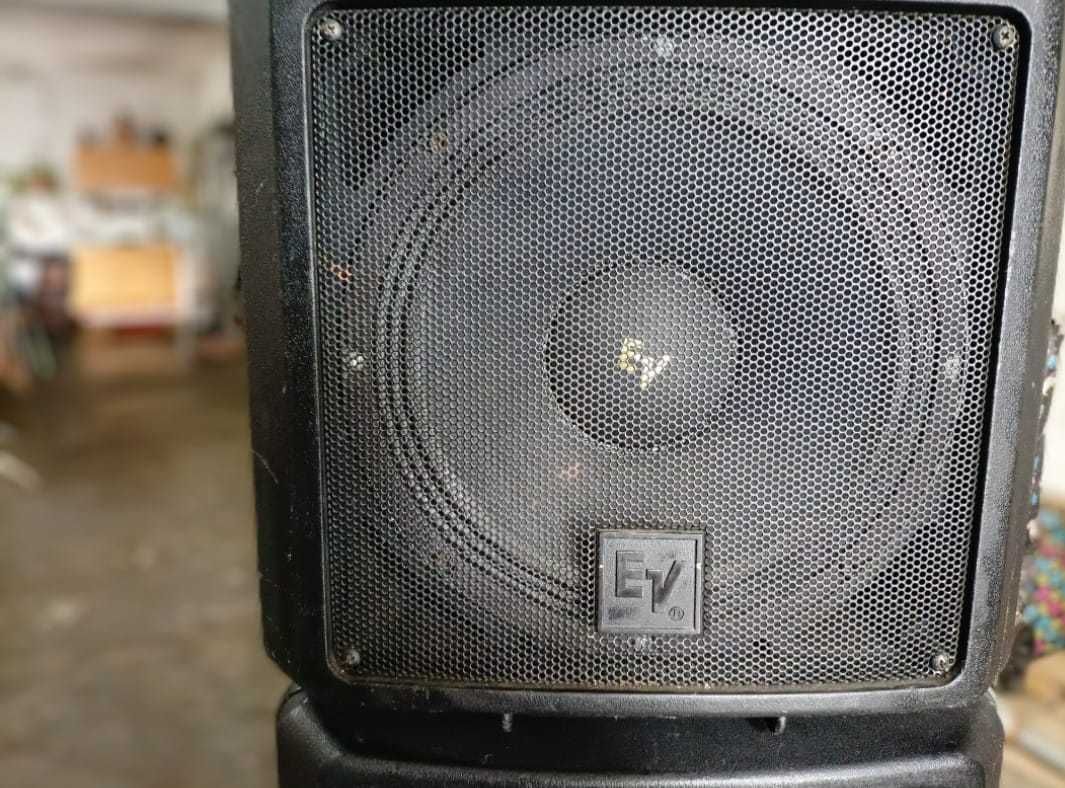 2 Tops EV / 1 amplificador CREST AUDIO