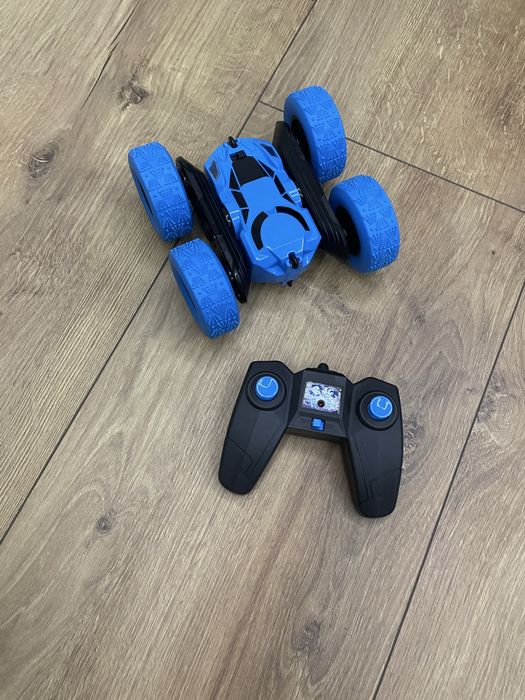 Samochodzik ktory sie przekreca i jedzie dalej stan nardzo dobry