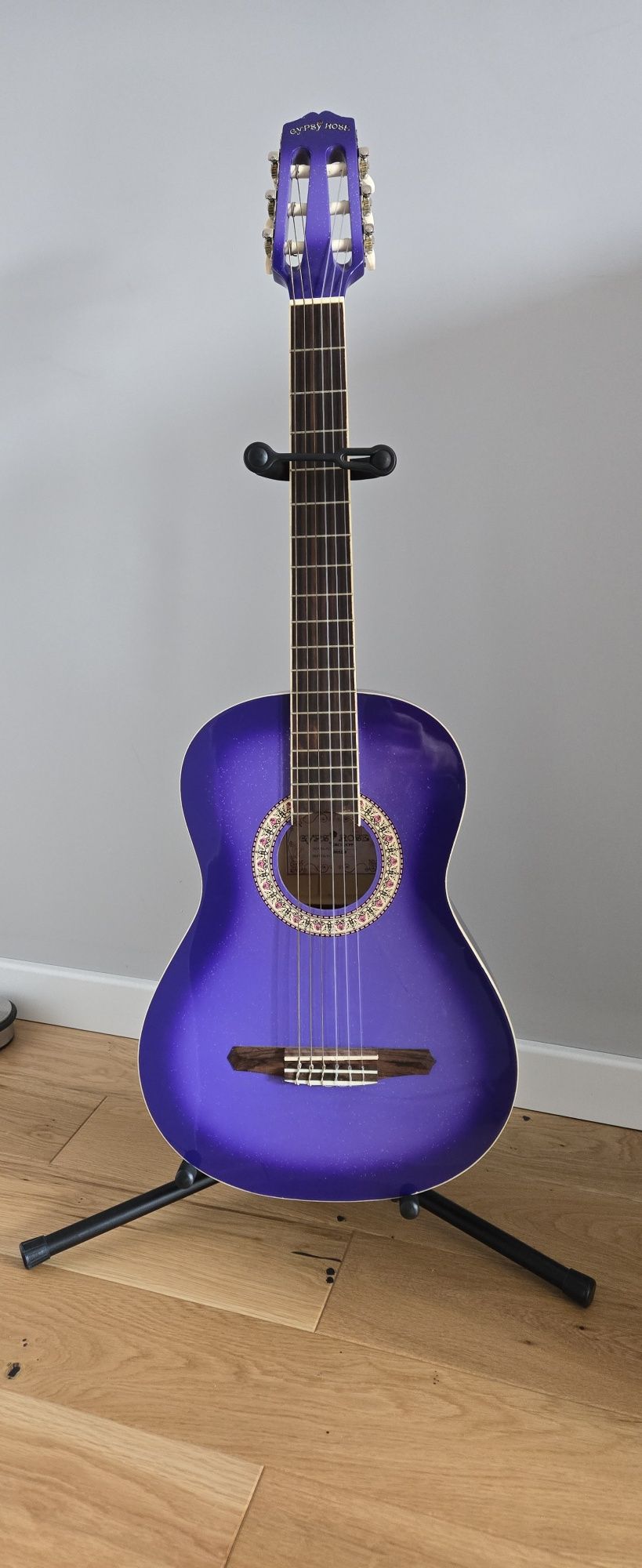 Gitara Gypsy Rose GRC1K/CPP 3/4 + stojak i nowy komplet strun GRATIS –