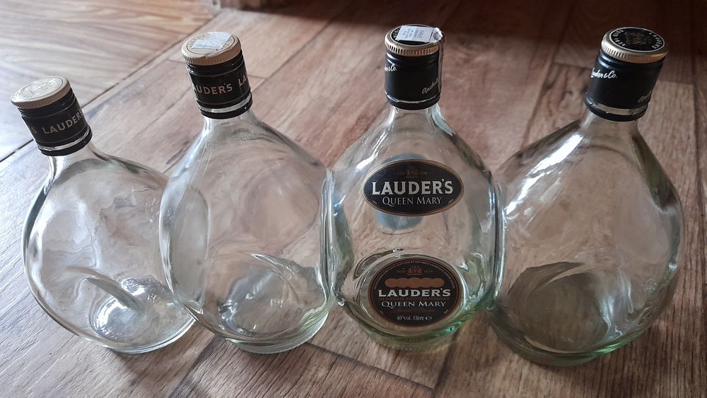 Butelki kolekcjonerskie poj 1 l ; 0,5 l-4szt-20zl