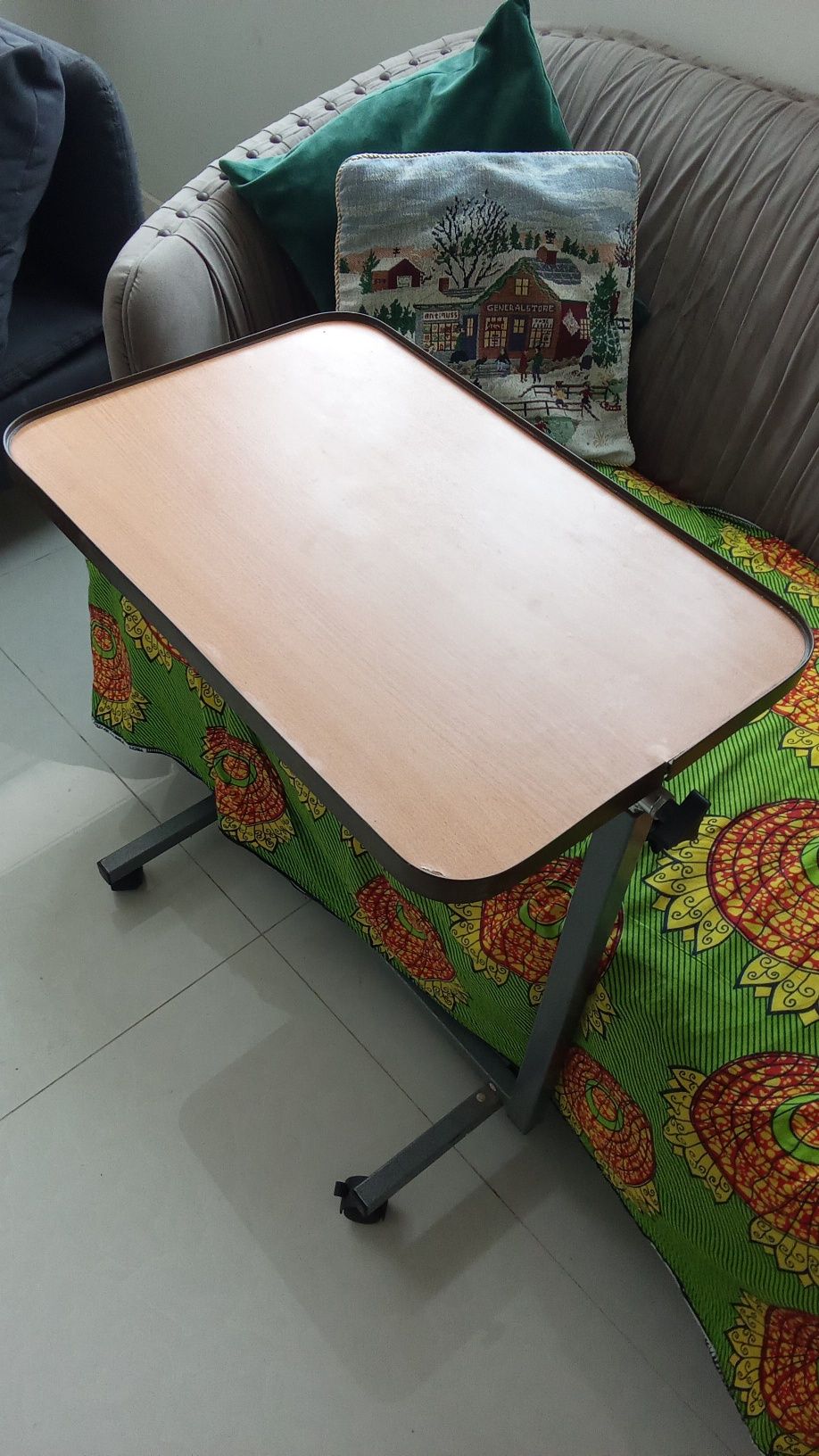 MESA SOFÁ Almoços Leituras. Com Rodas. 6 Fotos