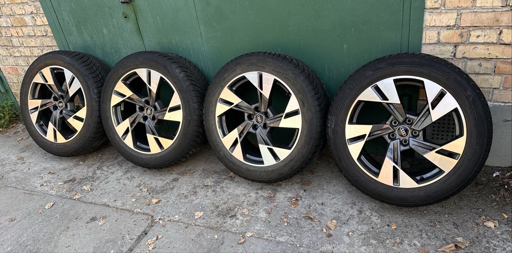 Оригінальні диски Audi Q8 E tron/ E trone з зимовою гумою Bridgestone.