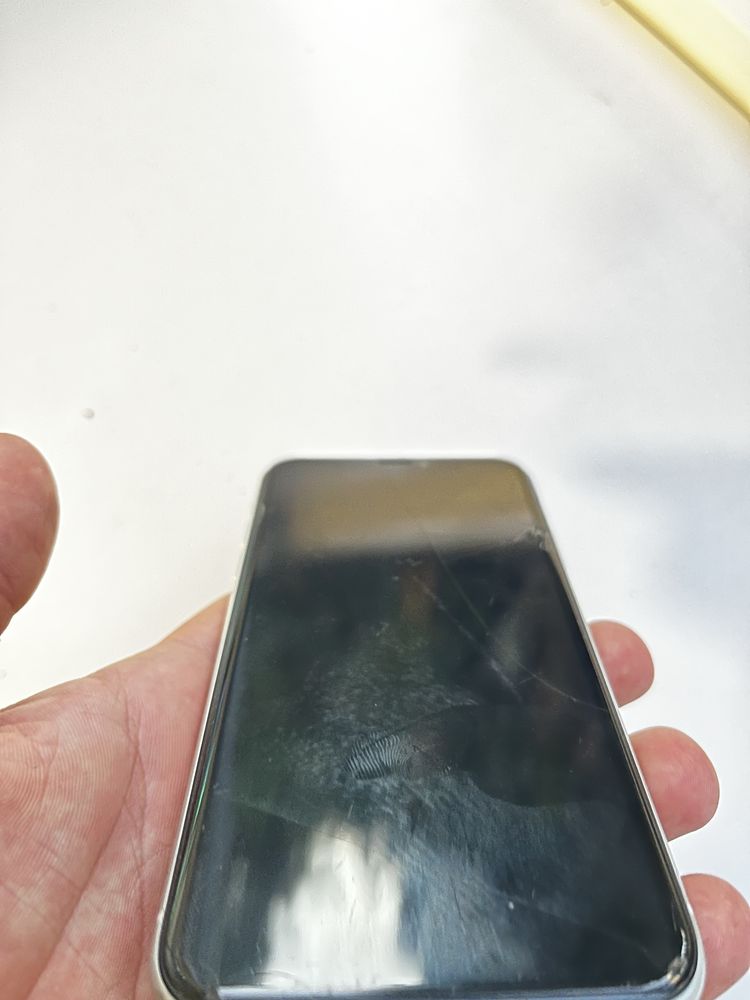 Iphone Xr в білому
