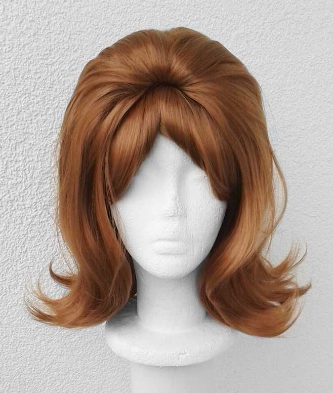 Brązowa ruda peruka fryzura lata 60 70 te natapirowana Peggy Bundy wig