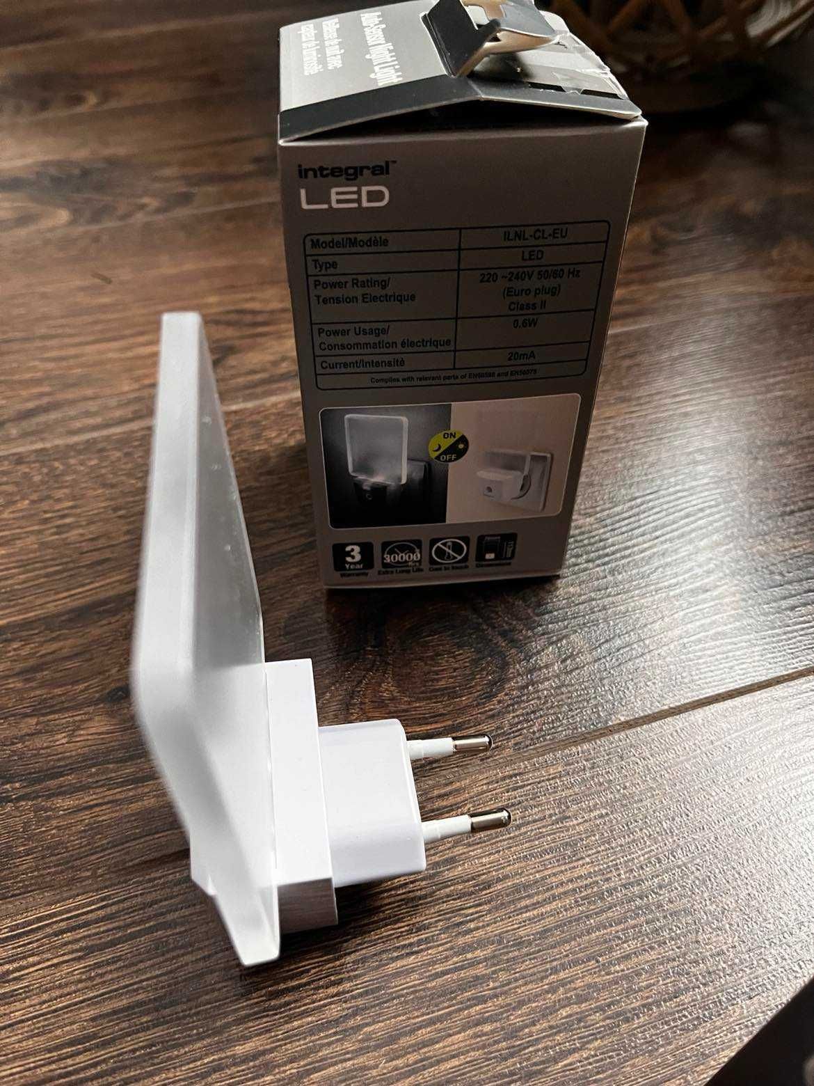 Integral LED automatyczna lampka nocna.