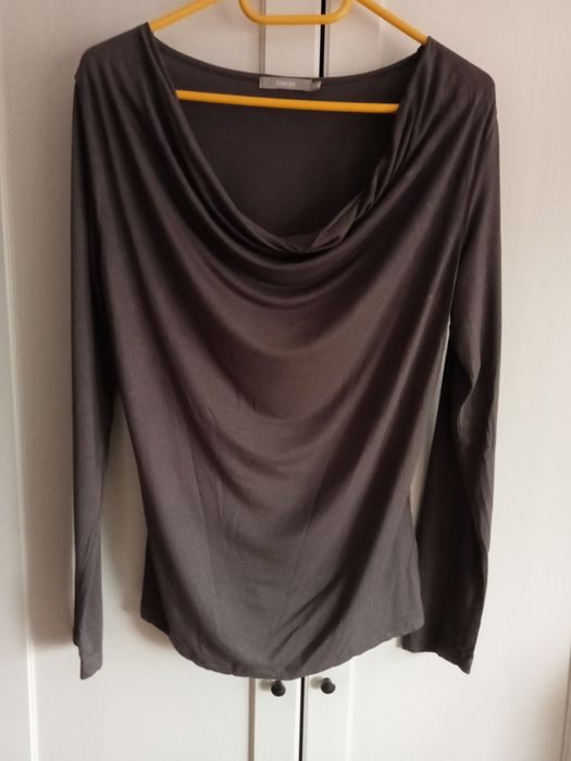 Bluzka damska z pięknie układającym się dekoltem 42/44