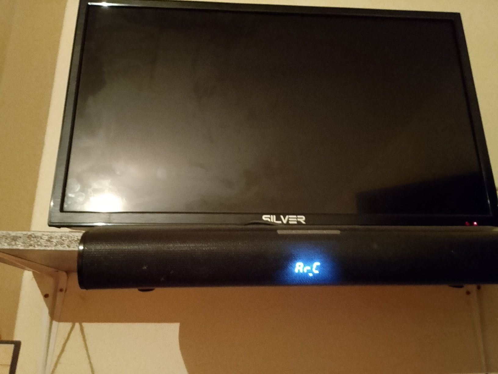 Vendo televisão led silver