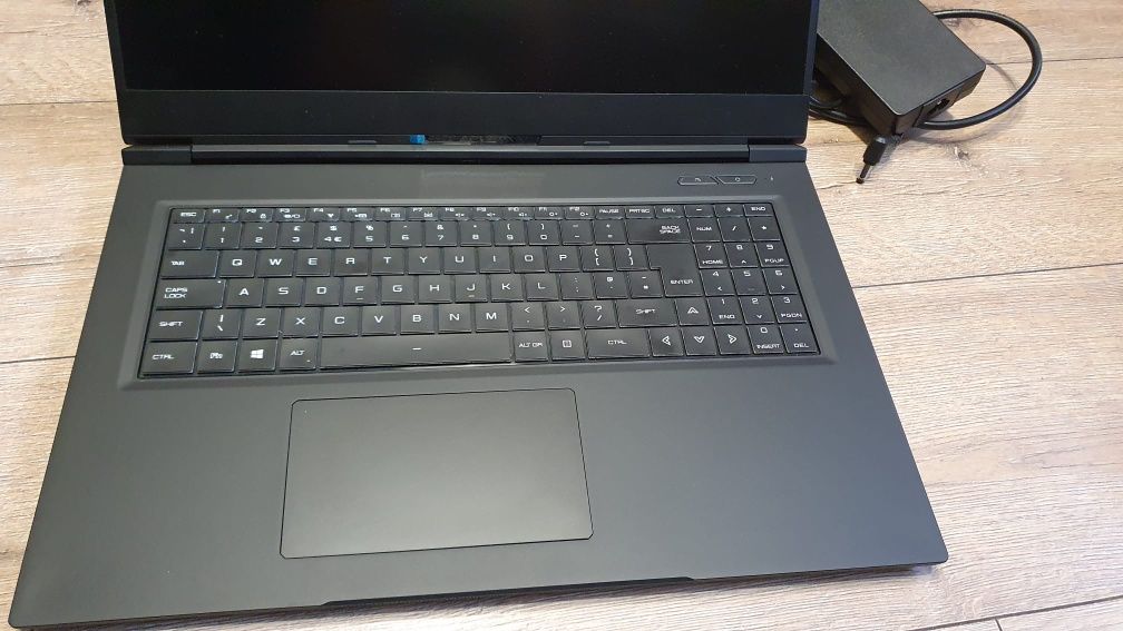 Beast X10  I9  RTX2070 16GB Ram  1TB SSD  17"