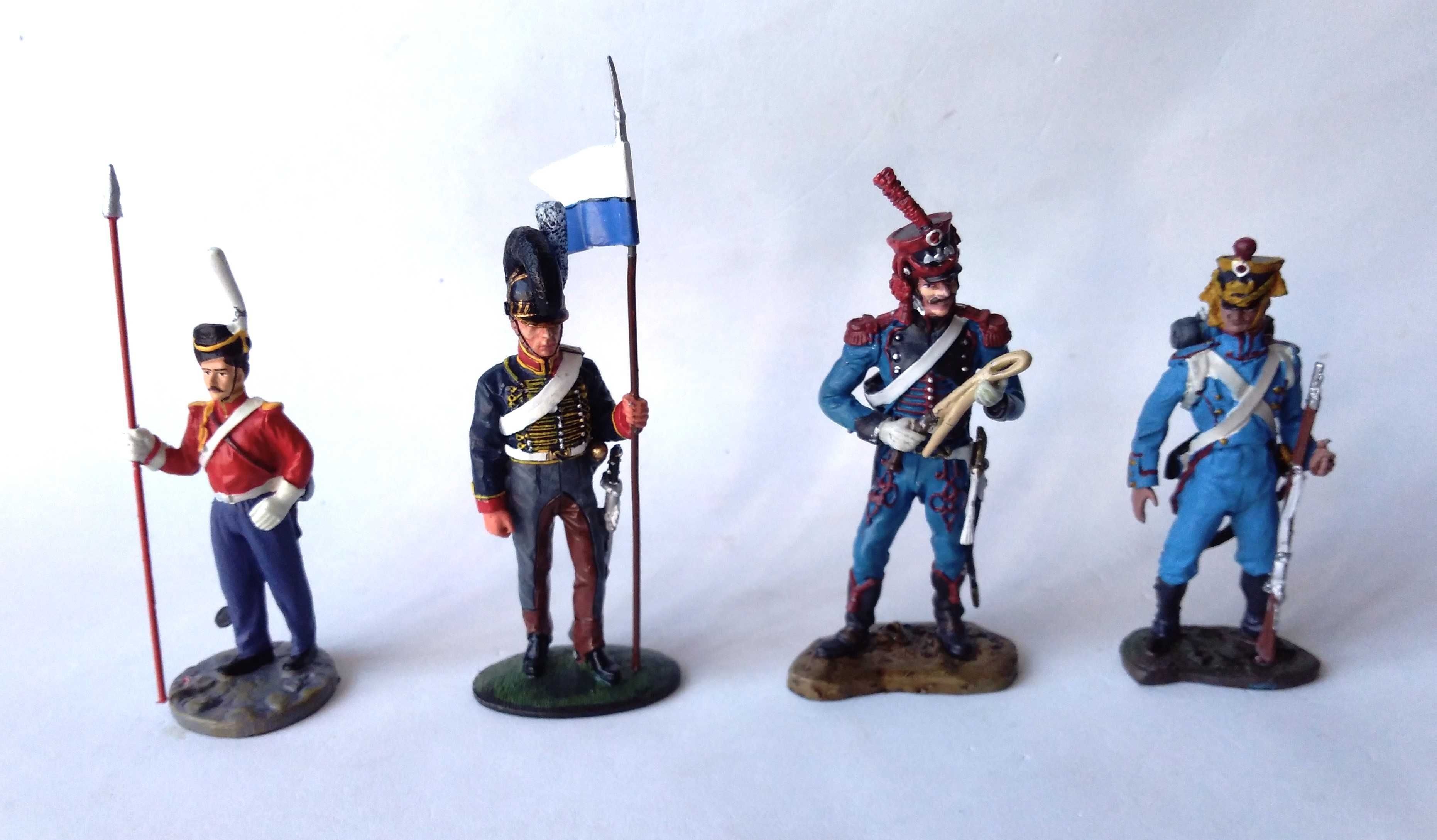 Quatro soldados em chumbo das guerras napoleónicas. Ver descrição