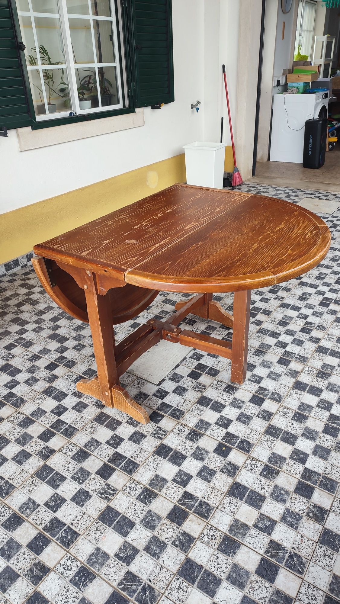 Mesa em Madeira Maciça