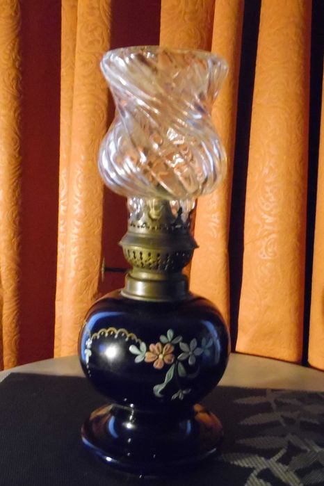 Lampa naftowa porcelanowa