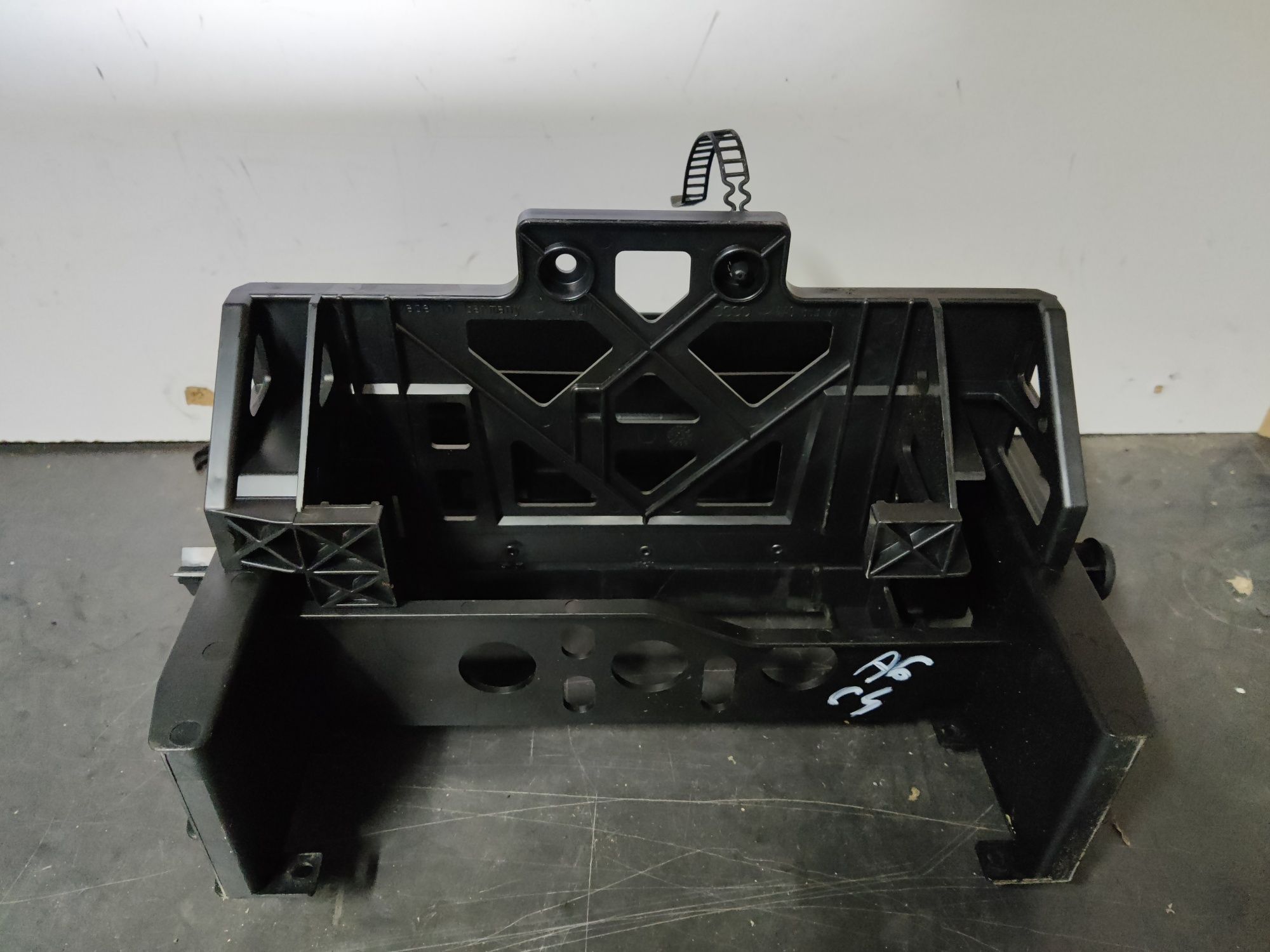 Audi A6 C4 A8 D2 Panel ramka szkielet mocowanie klimatronika konsola