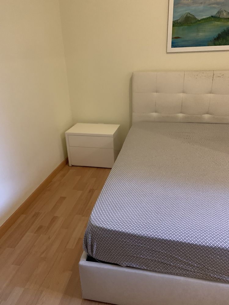 Cama de casal com sommier (sem colchão) em bom estado