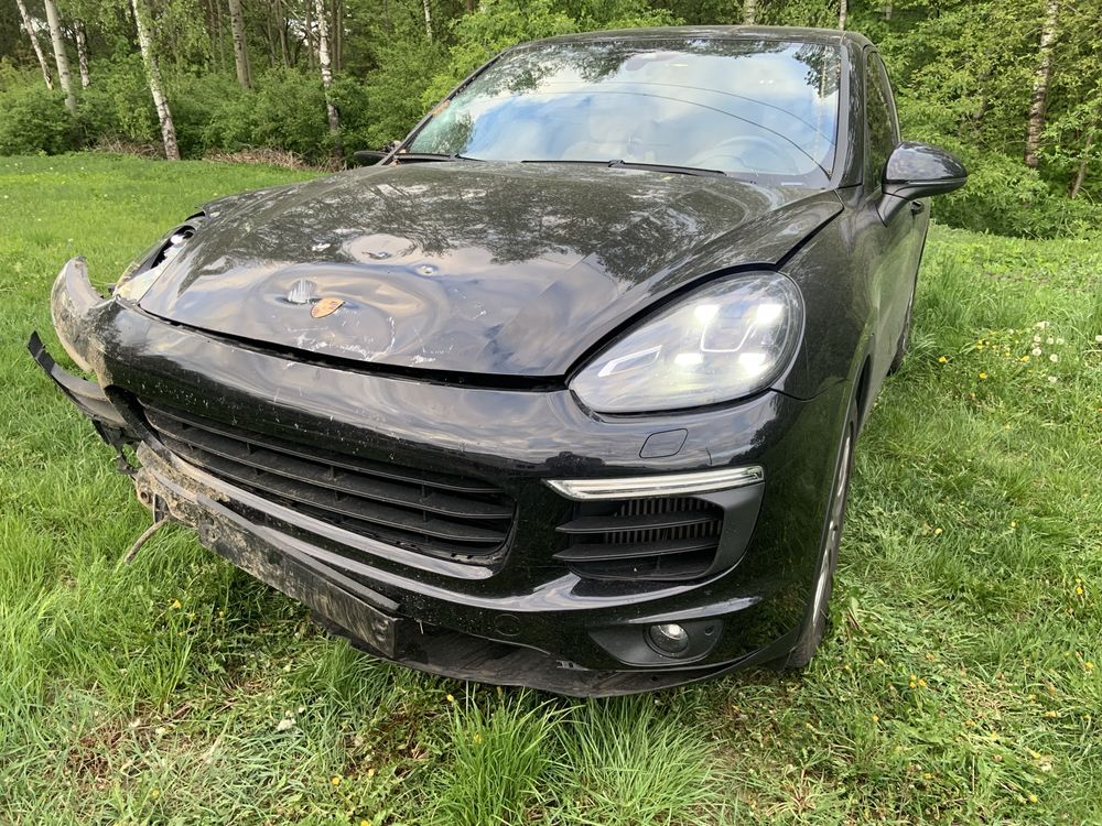 Porsche Cayenne S uszkodzony
