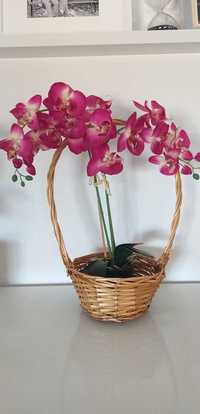 Orquídea artificial em cesto