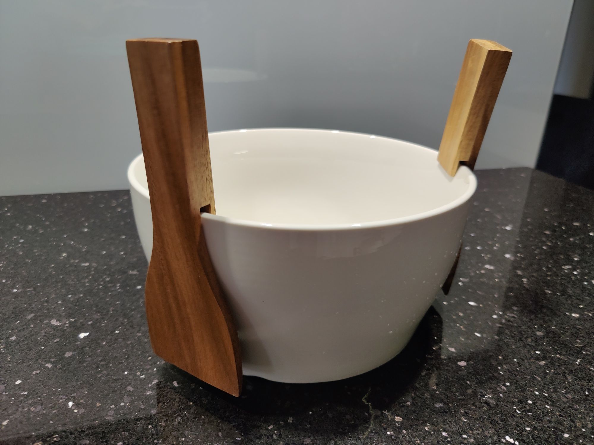 Misa sałatkowa ze sztućcami DUKA ACACIA 24 cm 3500 ml porcelana biała
