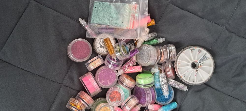 Duży zestaw brokatu i cyrkoni do paznokci