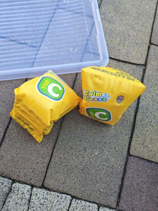 Motylki do pływania , rękawki, sprawne trzymają powietrze