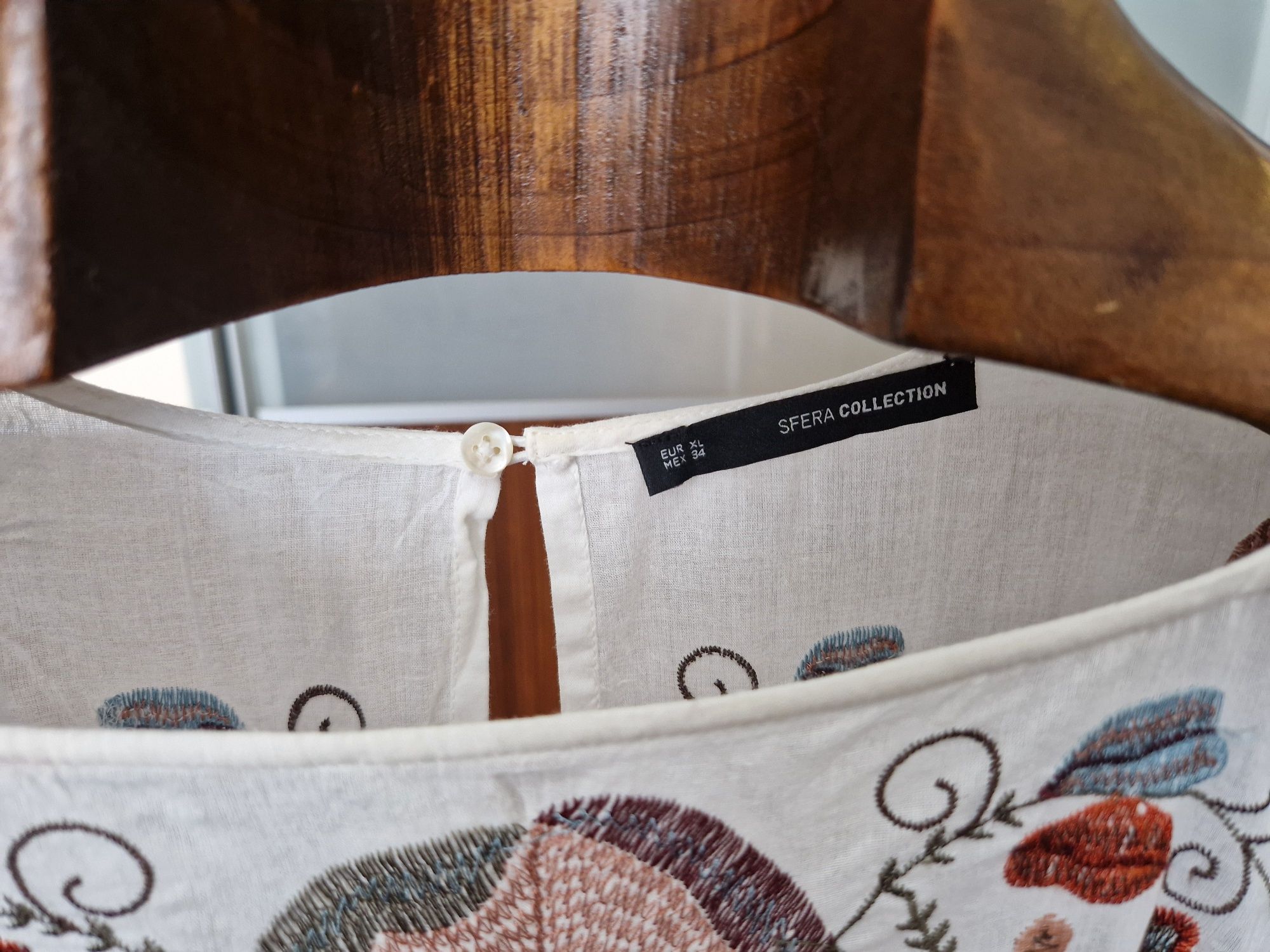 T-shirt com bordados Sfera