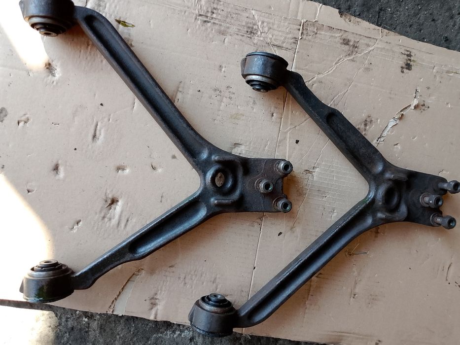 Wahacze kute Audi 80 B4 S2, komplet