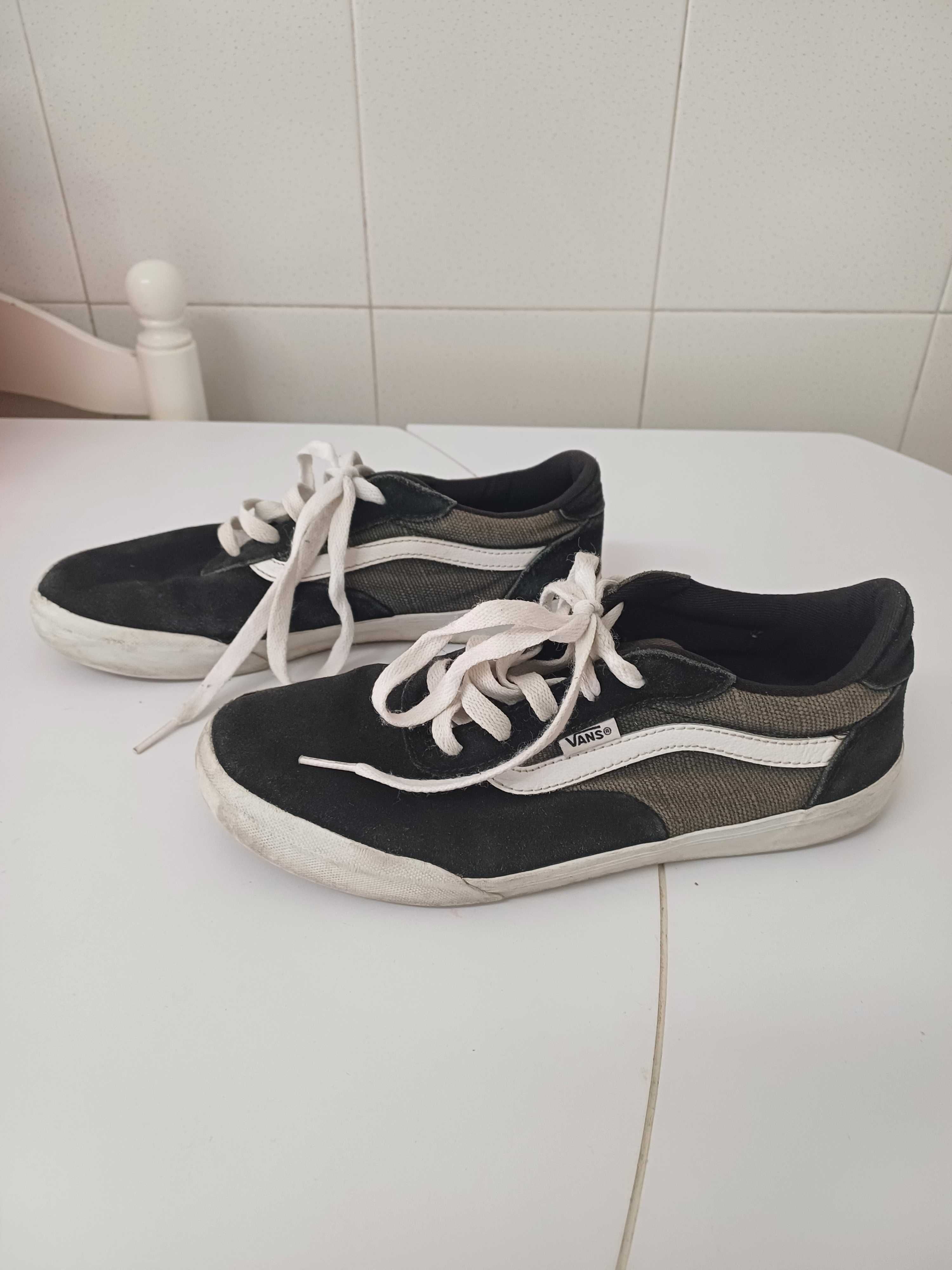 Ténis Vans Nº38 preto/branco