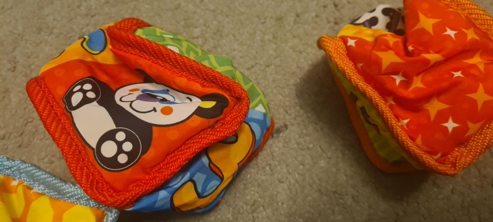 Fisher price, zestaw zabawki/grzechotki dla niemowlaków