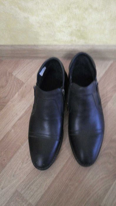 Продаю нові шкіряні фірмені чоловічі ботінки з утепленням