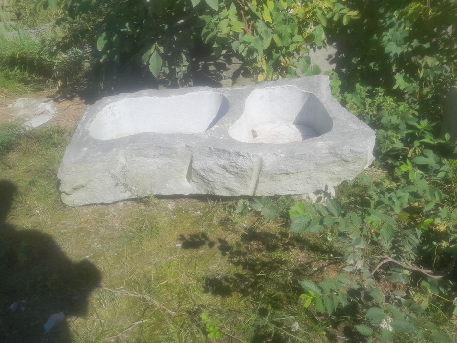 Donica granitowa , donica do ogrodu z kamienia