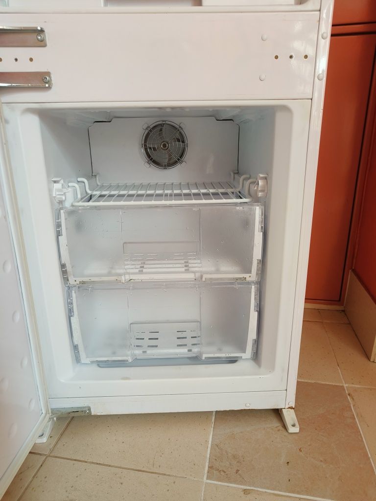 Lodówka do zabudowy Beko