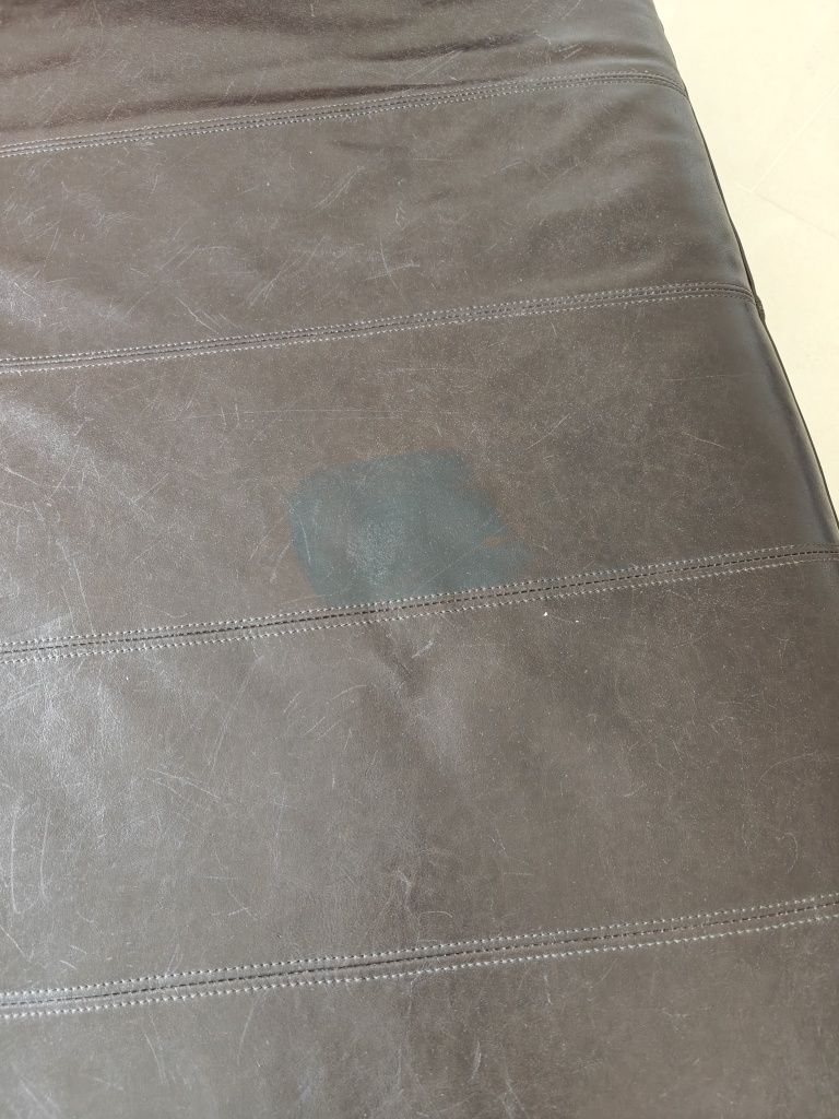 Sofá de pele com duas chaise longues