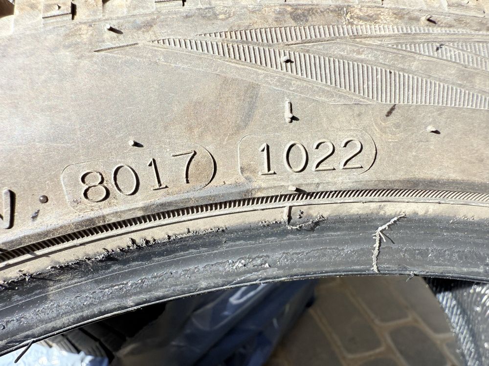 Opony wielosezonowe 235/40R19