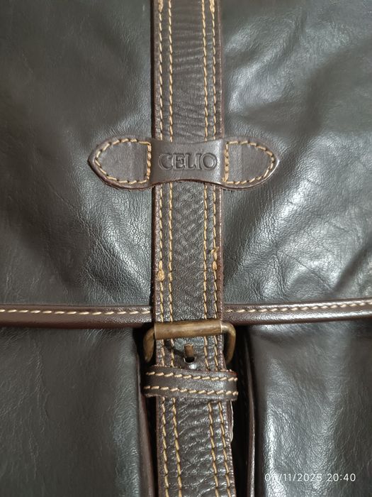 Mala em pele castanha