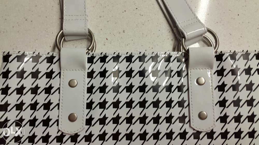 Mala preta e branca Bershka - Por estrear