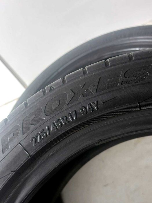 Pneus Toyo Proxes TR1 - 225/45/17 - Excelentes
