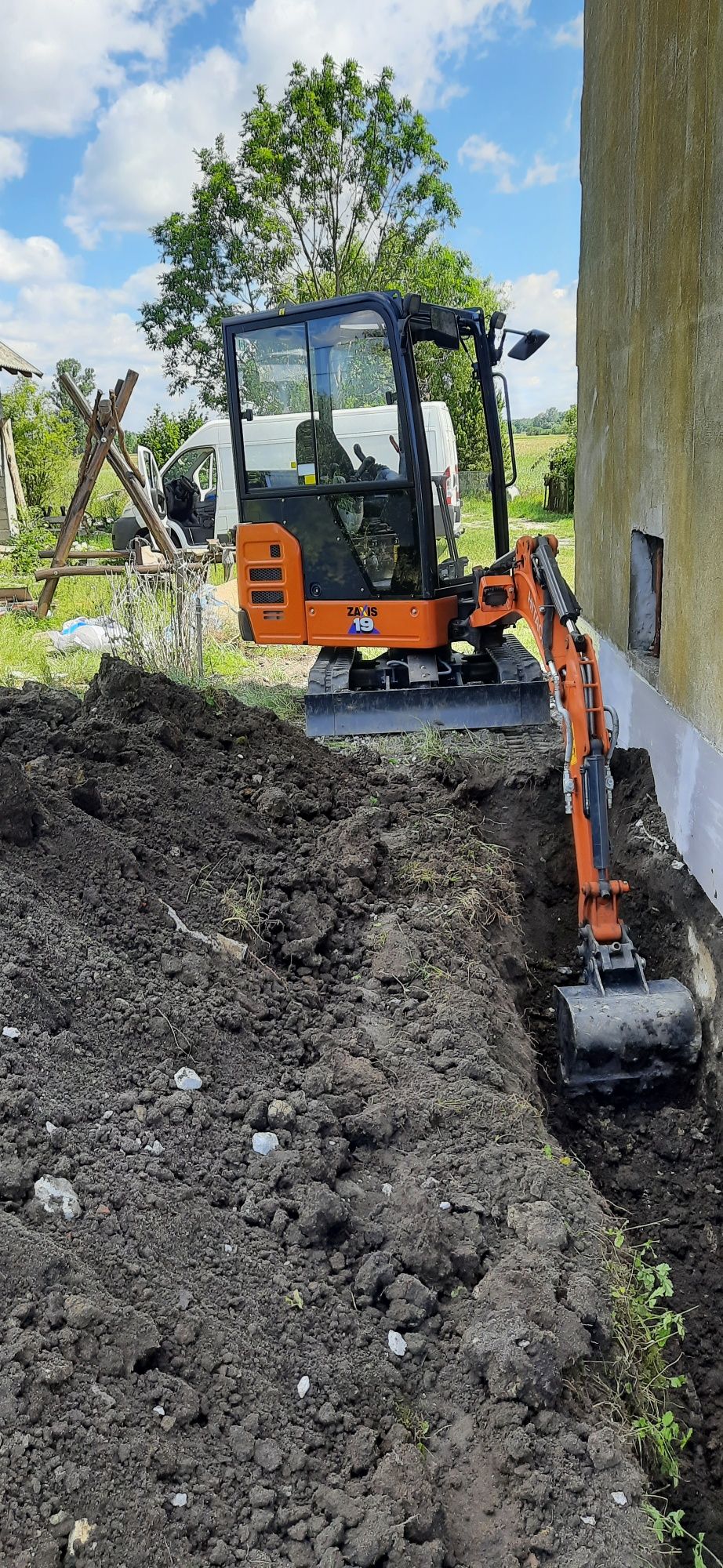 Koparko ładowarka Busko. Koparka Busko. Minikoparka Busko.Usługi minik