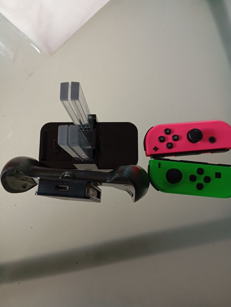 Joy-Con (par) + Base Carregamento 4x + Grip com Carga – Nintendo Switc