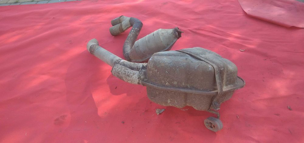 tłumik wersja s 1.6 16v na środku Mini  R50 R53