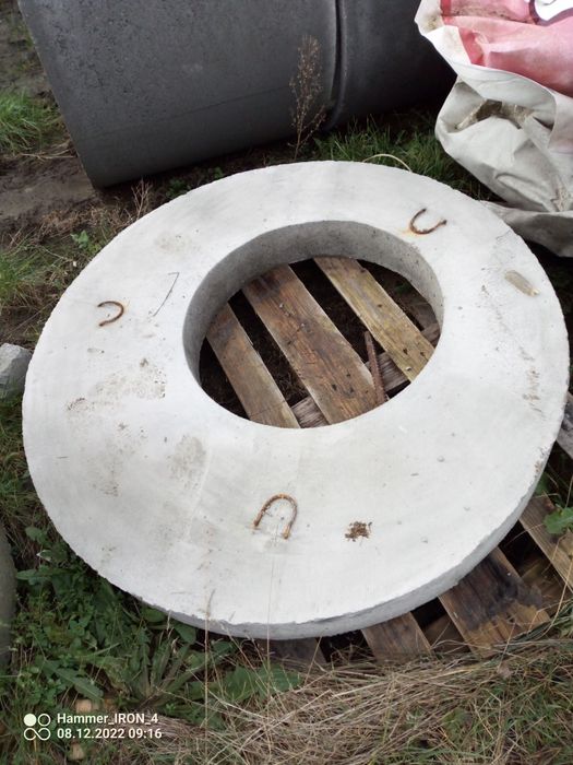 Pokrywy betonowe , dekle na studnie,szamba