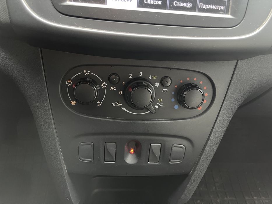 Dacia Logan 1,5 дизель 2013 рік