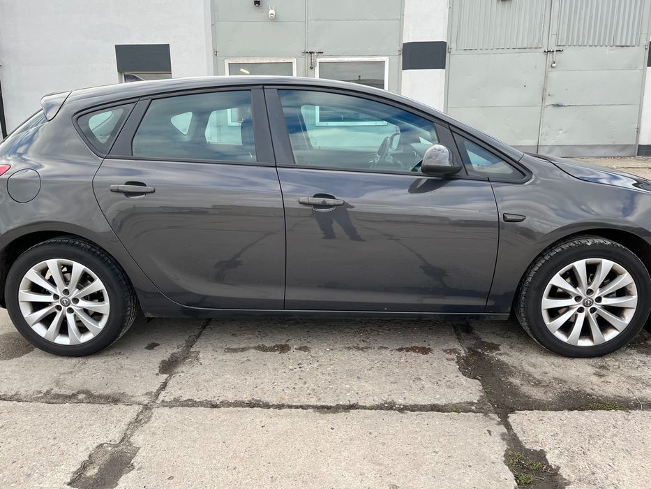 Astra j mały przebieg, okazja