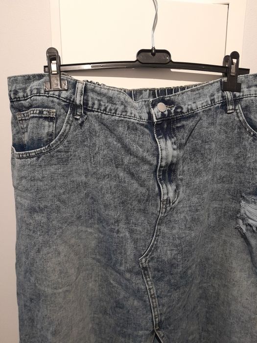 Spódnica z rozcięciem