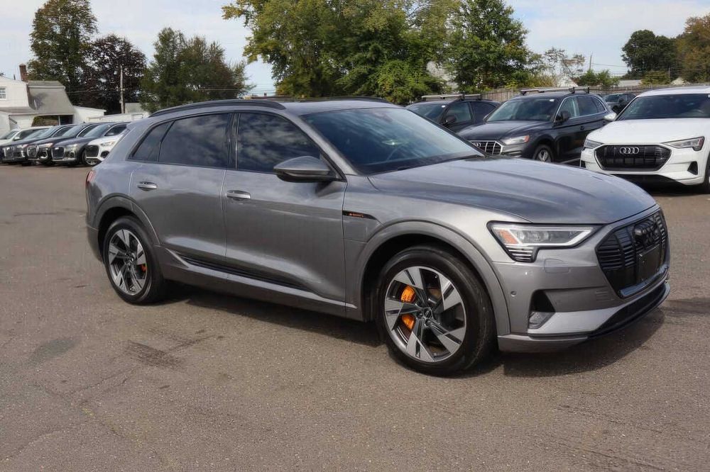 Audi e-tron quattro Premium      2023