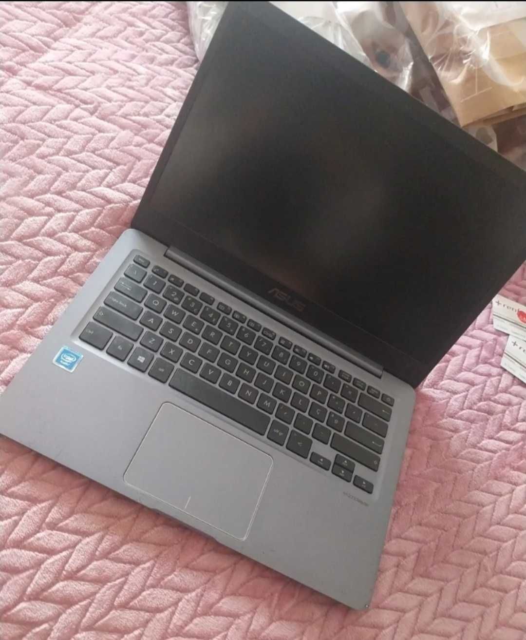 Portatil asus E406M