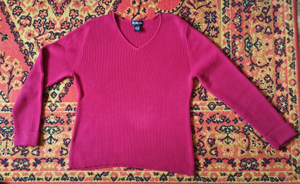 Czerwony damski sweterek