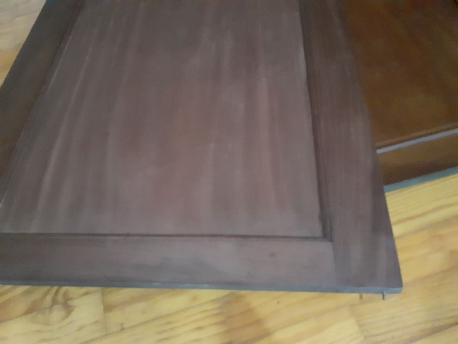 - Conjunto de 10 peças de madeira de castanho antigo.