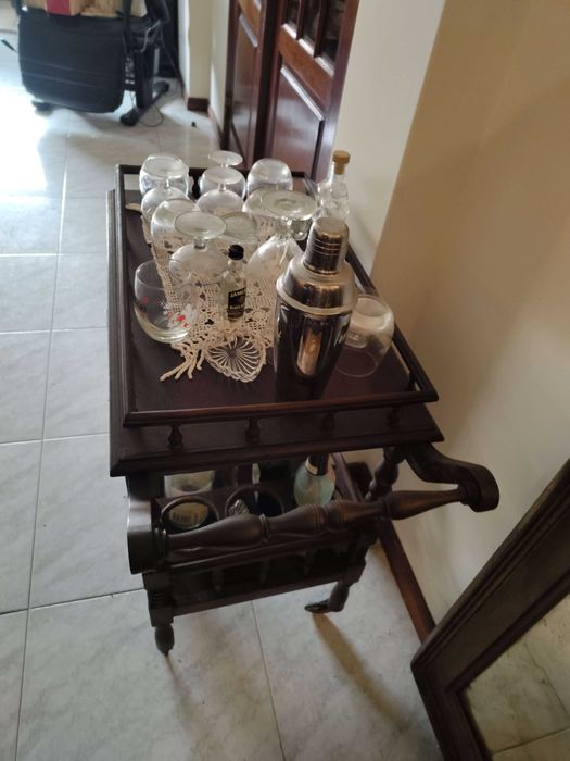 Mobilia em Madeira Maciça