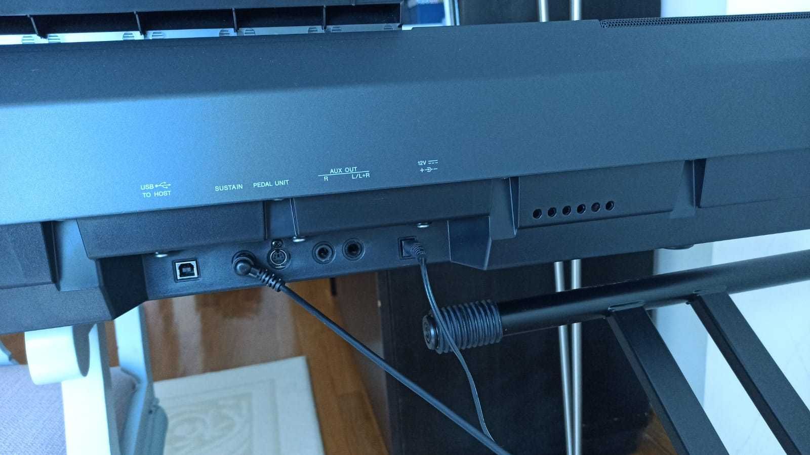 Teclado de piano Yamaha P-115 como novo, com suporte e pedal