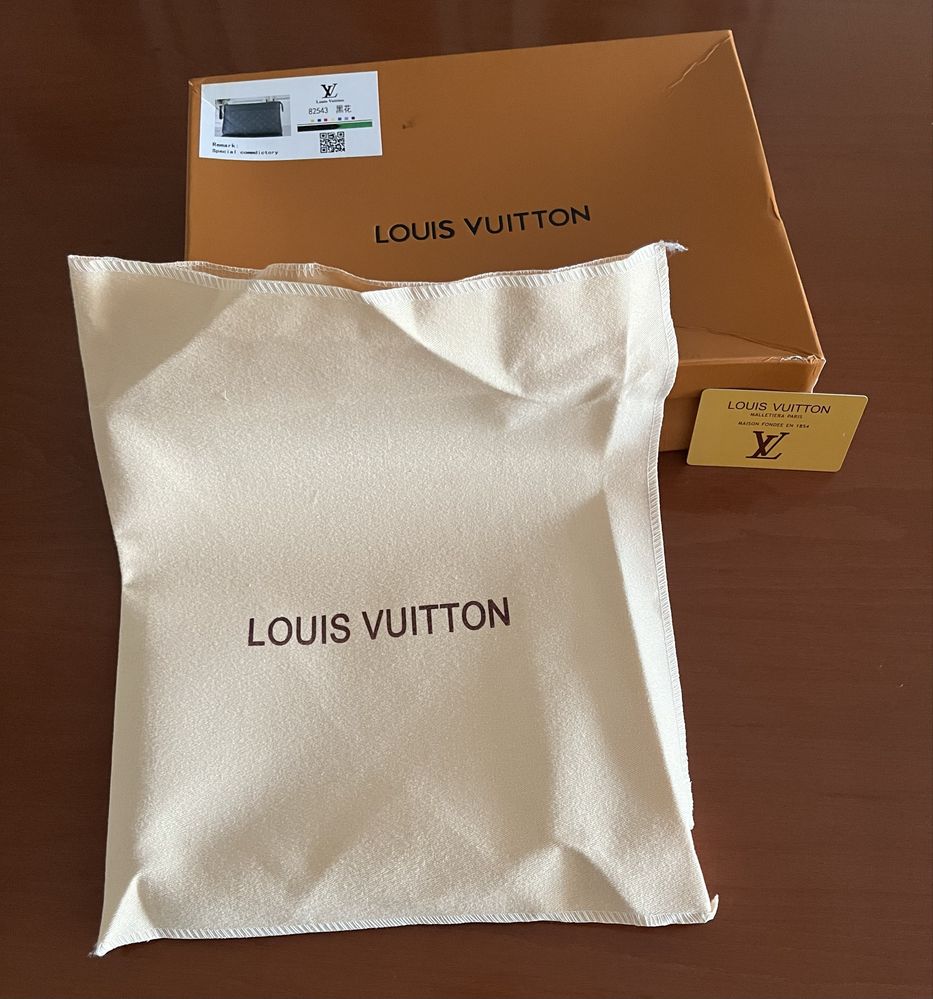 Louis Vuitton Pochette Voyage Souple