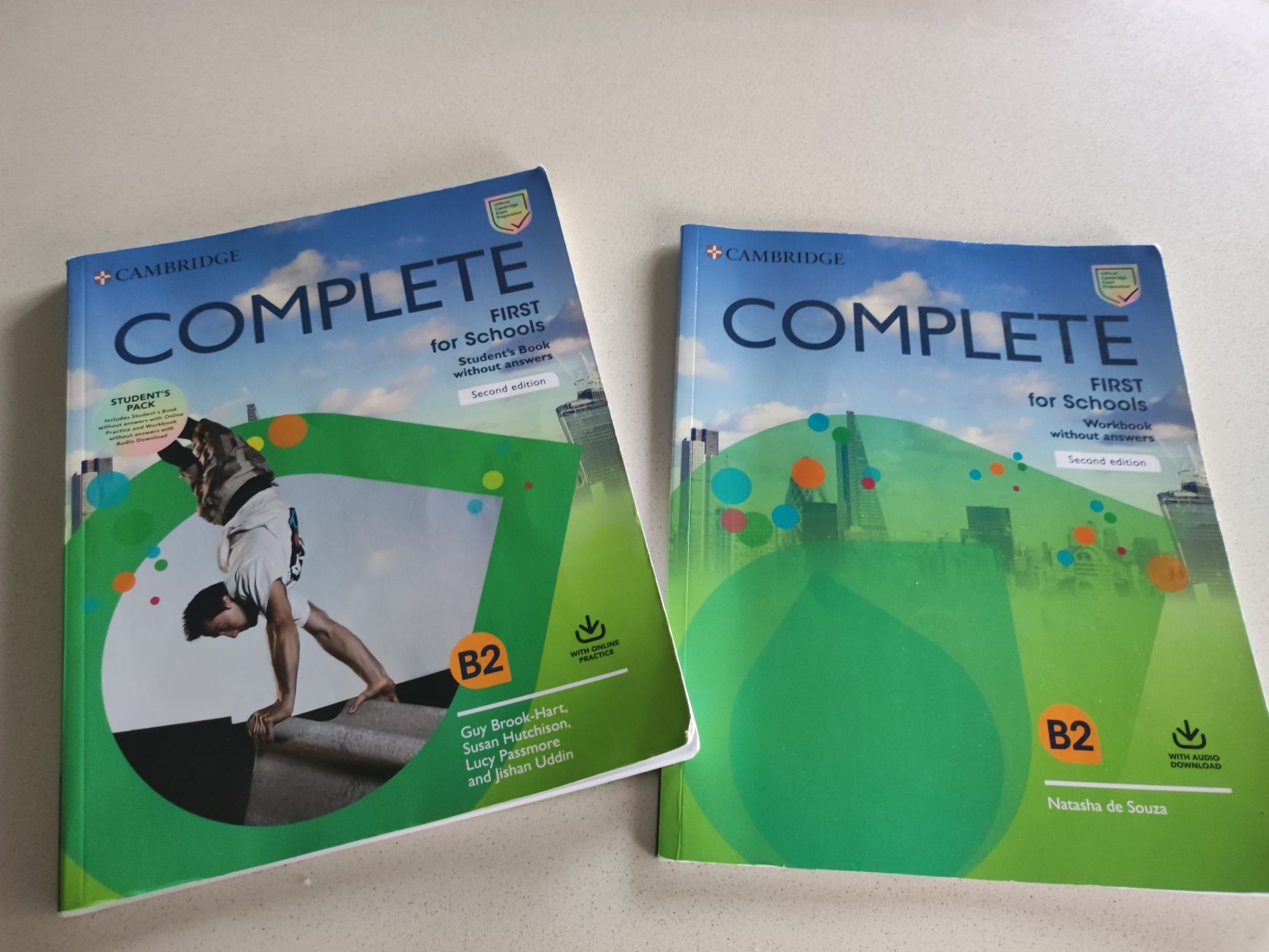 Livro de inglês Cambridge Complete B2