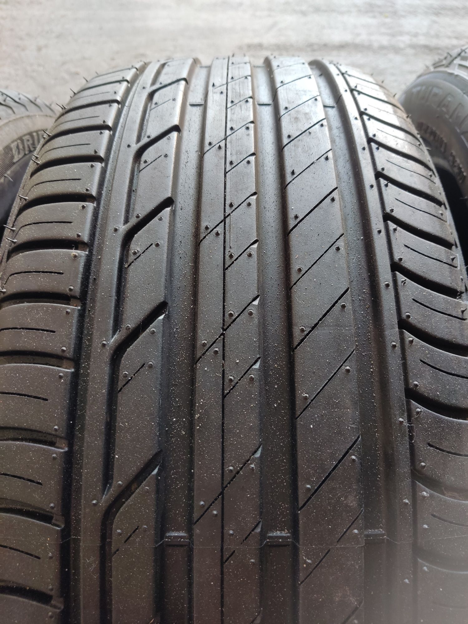 215/50r18 Bridgestone Turanza t001